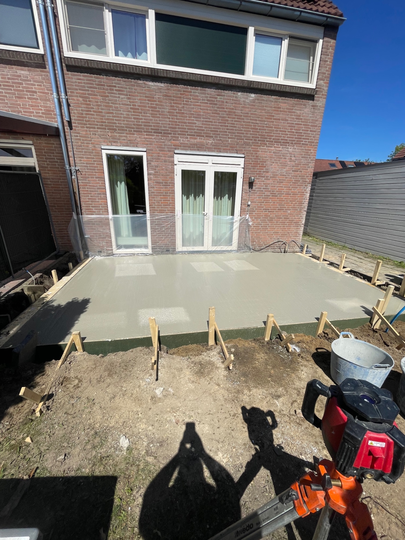 Aanbouw en tuinmuur – foto 2